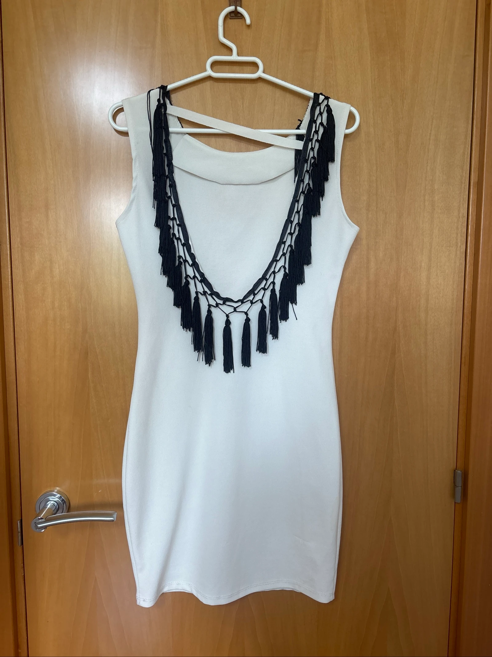 Witte jurk met franjedetail – photo 2